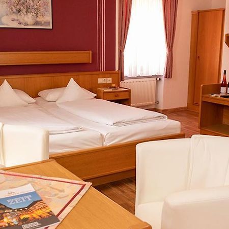 Hotel Garni Zum Hirschen Iphofen Εξωτερικό φωτογραφία