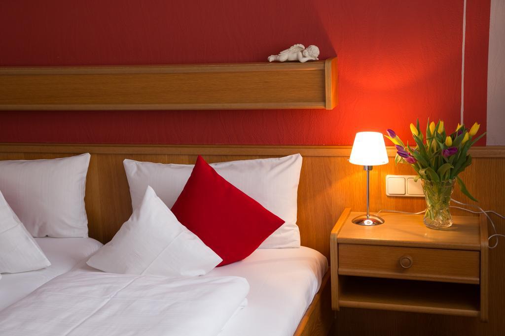 Hotel Garni Zum Hirschen Iphofen Εξωτερικό φωτογραφία
